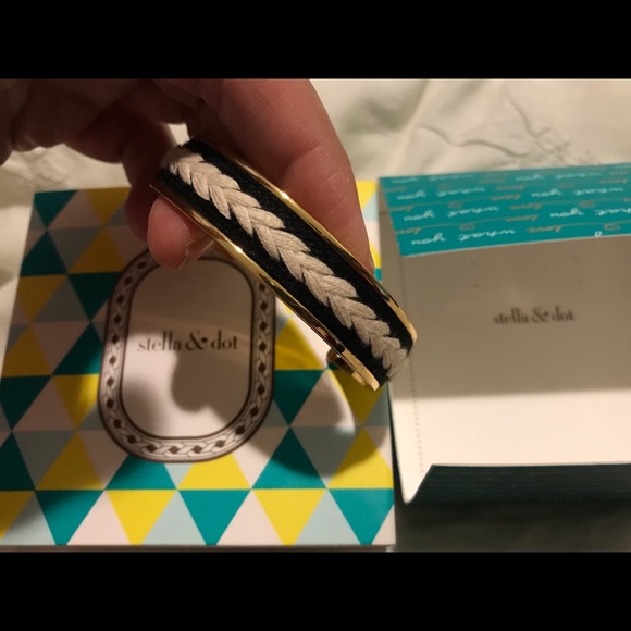 Stella & Dot Illuminate Cuff - Picture 3 of 3